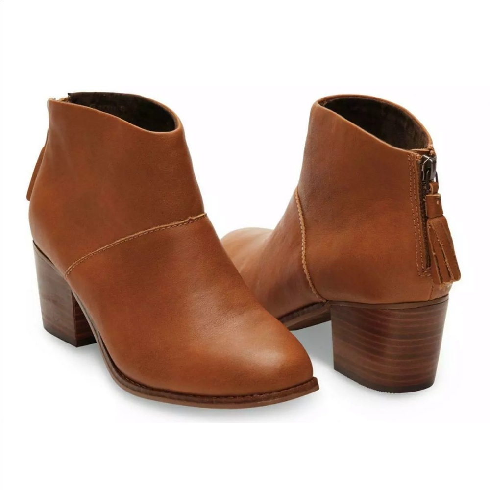 NWOT Tom’s Leila Bootie in size 6